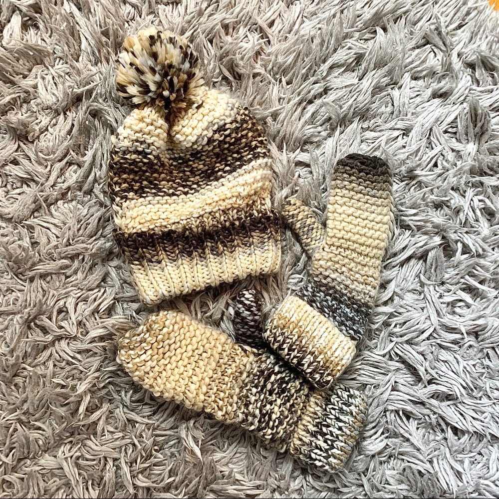 3 for $20 NWOT Knit Hat & Fleece-Lined Mitten Set